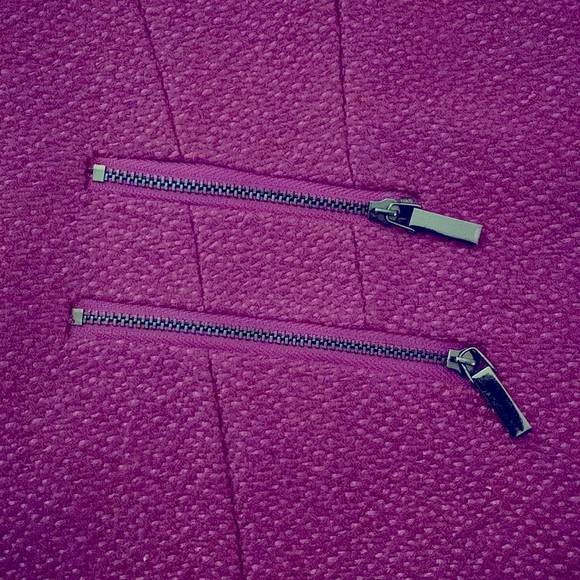 Anne Klein Size 12 Tailored Fuchsia Jacket with Zipper Pockets and Front Button. - Picture 9 of 11